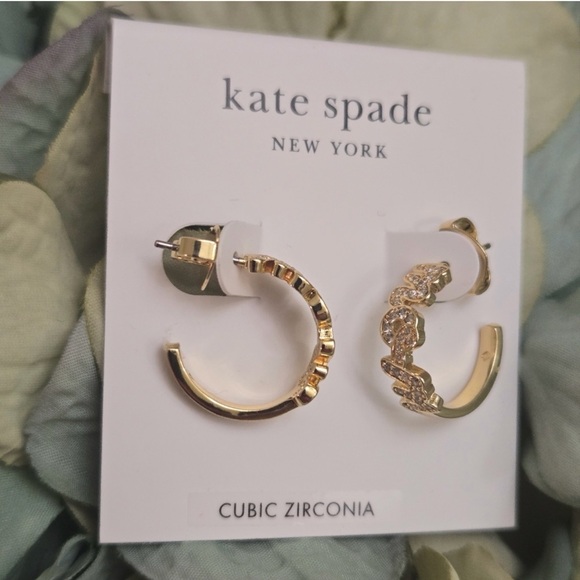‼️SOLD‼️ NWT Kate Spade Hoop Earrings “MOM” spelled in cursive - Picture 4 of 6